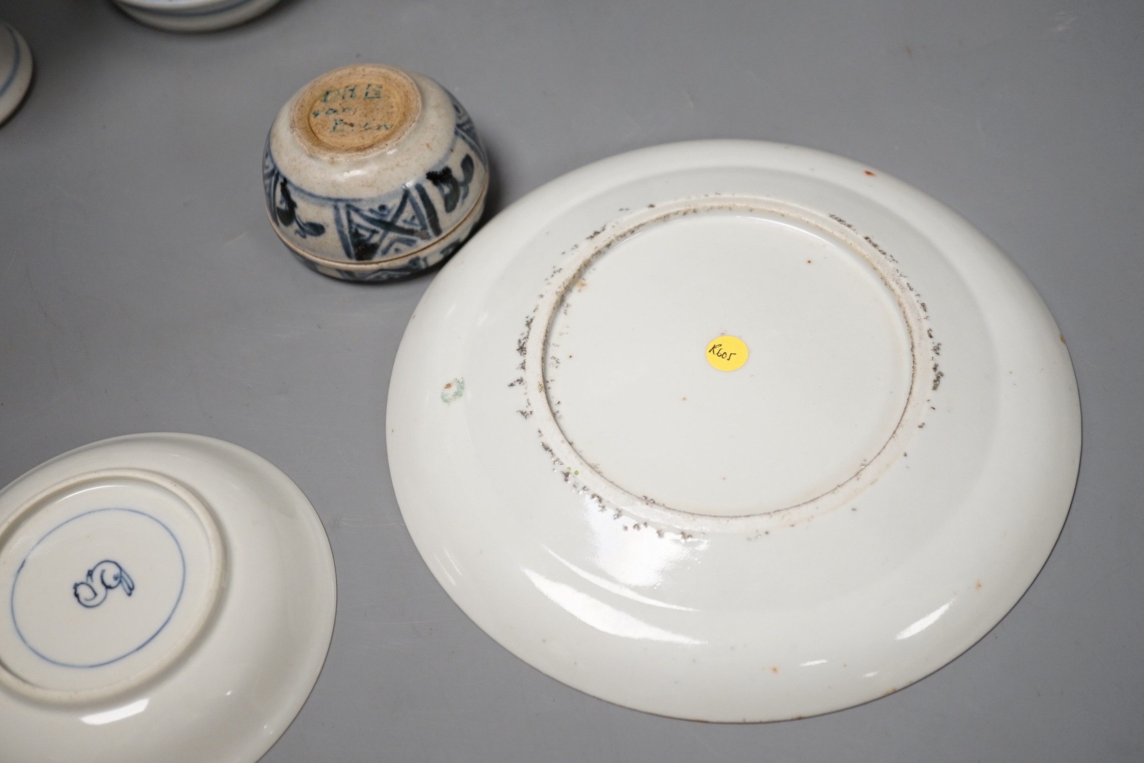 A Japanese Edo period Imari vase, 22. 5 cm, two 19th-century Chinese blue and white baluster vases, an Annamese blue and white box and cover, a Chinese famille rose plates and a blue and white dish